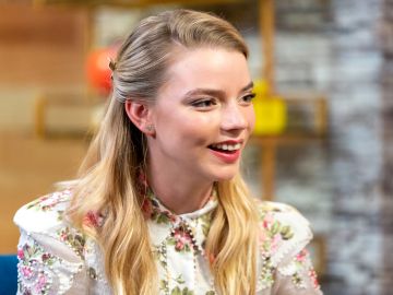Anya Taylor-Joy durante una entrevista | Getty Images