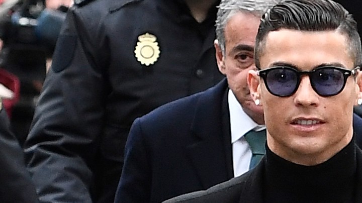 Cristiano y Georgina caminan de la mano por las calles de Turín | Getty Images