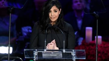 Vanessa Bryant habla durante el funeral de su esposo y su hija, en el Staples Center en Los Ángeles | Getty Images