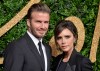 David y Victoria Beckham atendiendo a la prensa | Getty Images