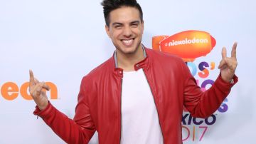 Vadhir Derbez en la alfombra roja de los Kids Choice Awards | Getty