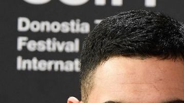 Alejandro Speitzer y Ester Expósito