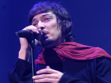 León Larregui