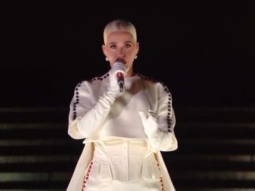 Katy Perry cantando durante la noche de inauguración presidencial de Biden-Harris | Getty Images