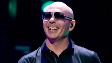 Pitbull no está de acuerdo con las personas que critican a EEUU | Isaac Brekken/Getty Images for iHeartMedia