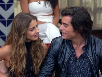Michelle Renaud y Danilo Carrera en grabaciones de la telenovela 'Quererlo Todo'