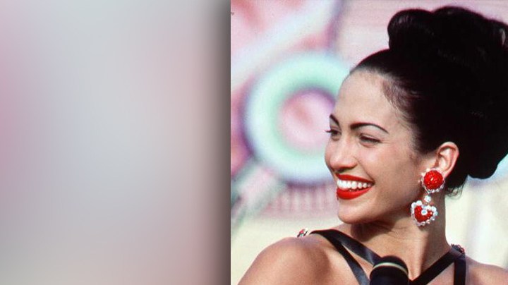 Jennifer Lopez interpretando a Selena Quintanilla