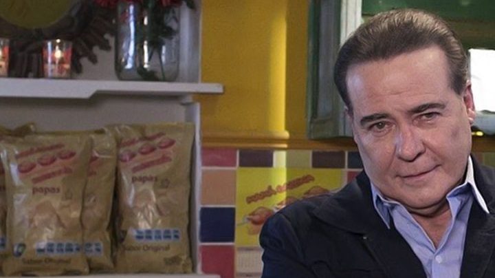 César Évora en la novela "Qué le pasa a mi familia" | Mezcalent