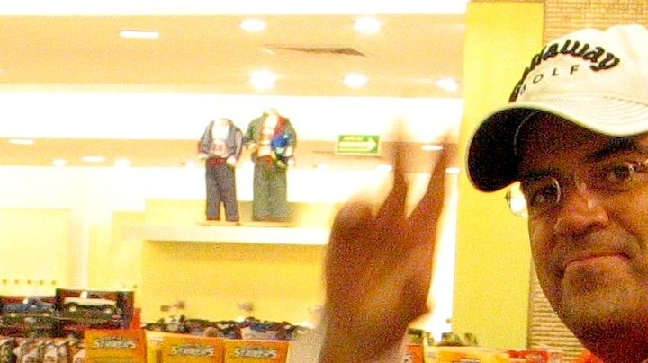 Jorge "El Burro" Van Rankin de compras con sus sobrinos | Mezcalent