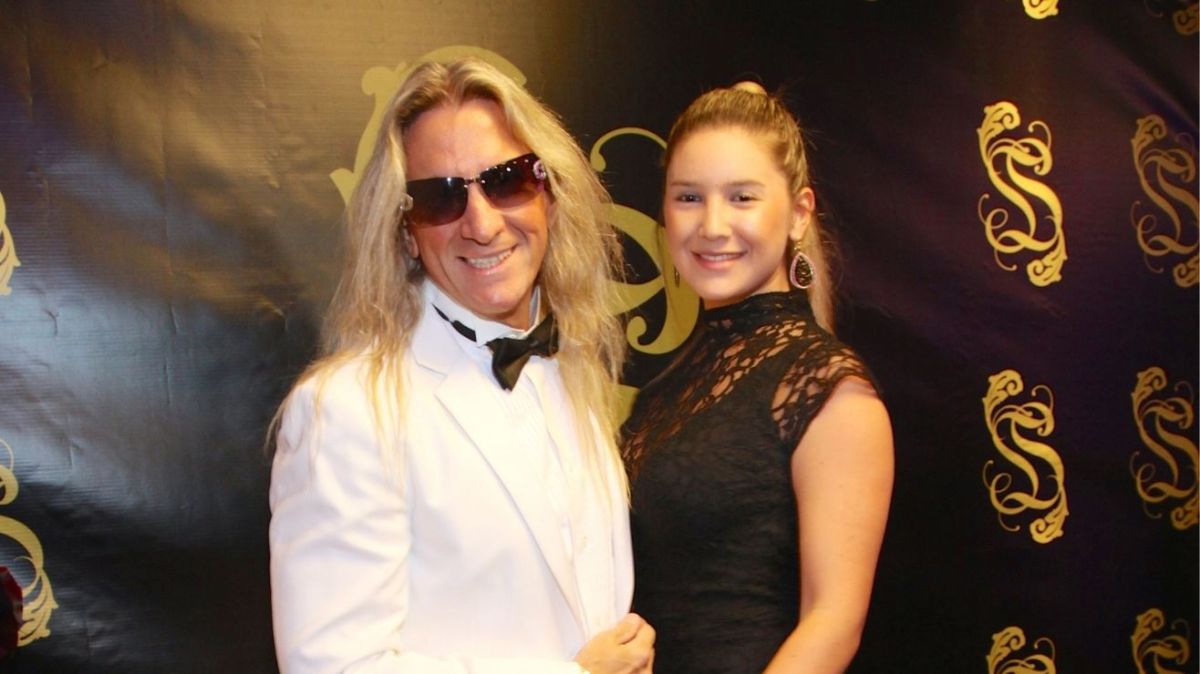 javier-ceriani-de-chisme-no-like-revela-c-mo-consigue-informaci-n-sobre-los-esc-ndalos-hispanos-y-asegura-que-ser-famoso-es-muy-complicado-la-vibra