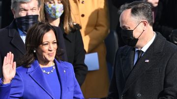 Kamala Harris y Doug Emhoff |  Getty Images, 
Brendan Smialowski