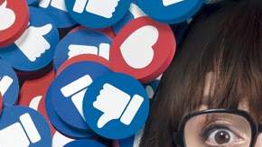 Regina Blandón y Ludwika Paleta en 'Guerra de Likes'