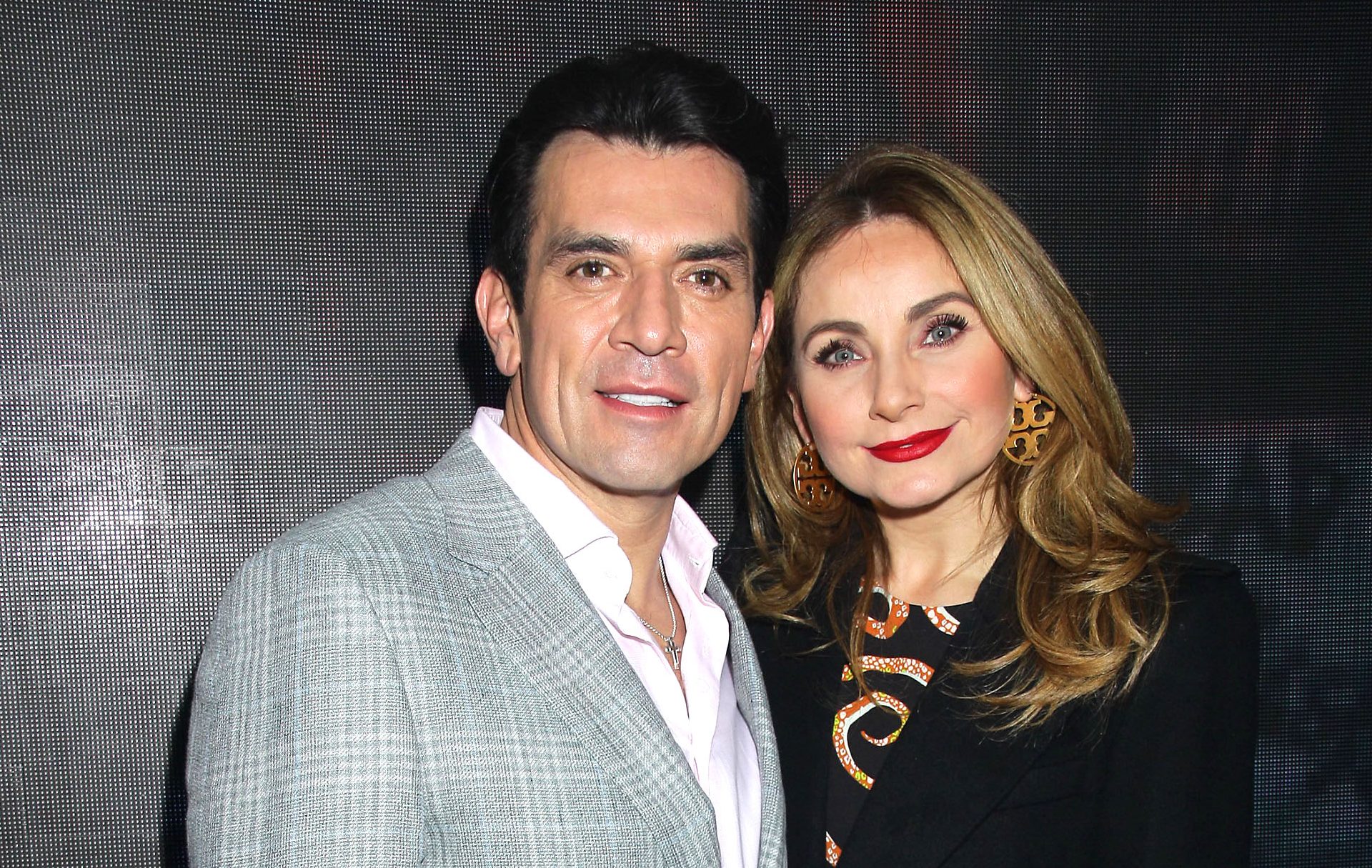 Elizabeth Álvarez asegura que su relación con Salinas no ha sido