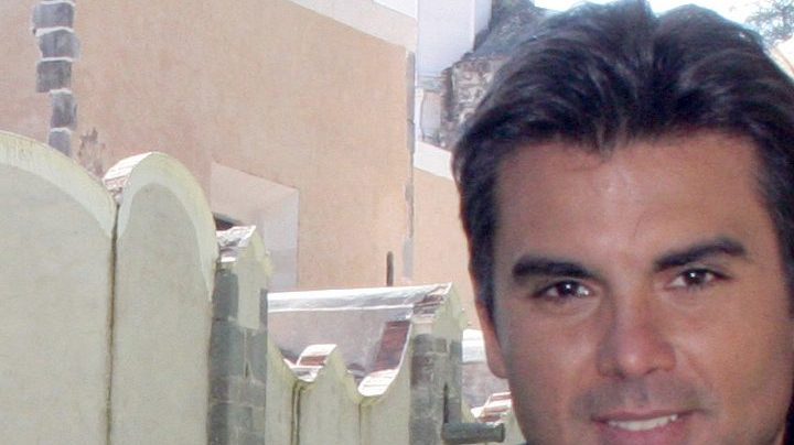 Jorge Luis Pila grabando en el Desierto de Los Leones en México | Mezcalent