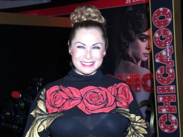 Leticia Calderón en la alfombra roja de la obra Chicago | Mezcalent