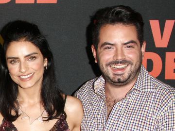 Aislinn Derbez y José Eduardo Derbez comparten entrevista en YouTube