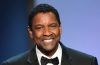 Denzel Washington se toma foto con recién casados.