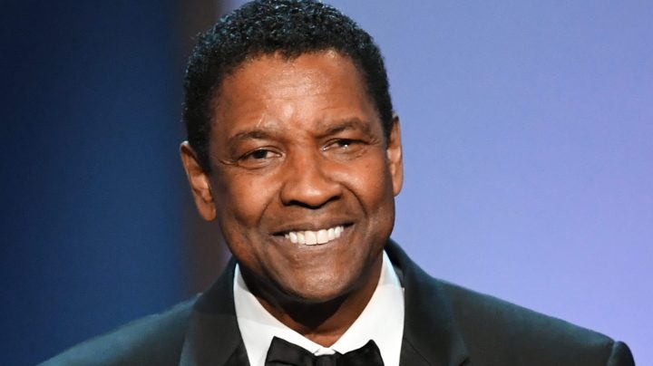 Denzel Washington se toma foto con recién casados.