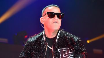 Daddy Yankee cantando para iHeartRadio Fiesta Latina en el  AmericanAirlines Arena en Miami, Florida | Getty Images, Theo Wargo