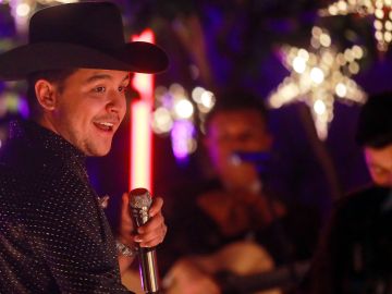 Christian Nodal en los Latin Grammy Awards en Guadalajara, Mexico. | Getty Images, Manuel Velasquez