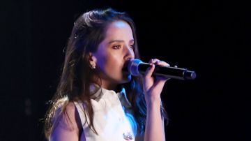 Evaluna Montaner cantando en Univision para los Premio Lo Nuestro a la Música Latina en el American Airlines Arena en  Miami, Florida | Getty Images, Rodrigo Varela