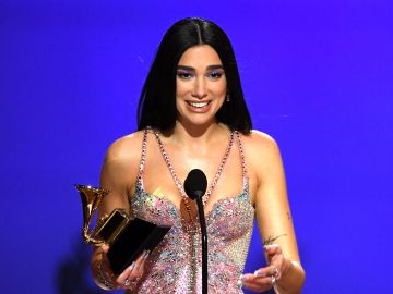 Dua Lipa durante los Grammy | Getty Images