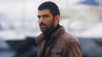 Engin Akyürek es Sancar en 'La Hija del Embajador'