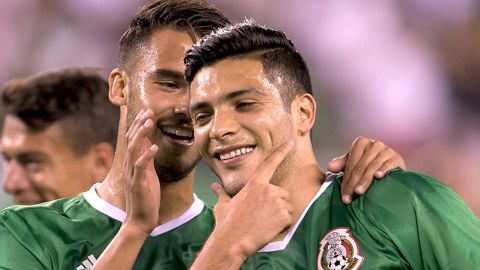 Diego Reyes y Raúl Jiménez con la Selección Mexicana de Fútbol | Mezcalent