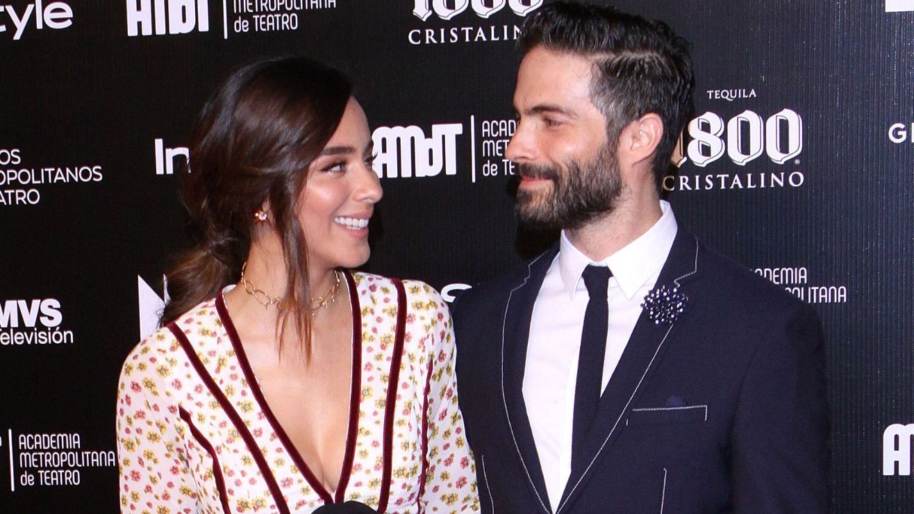 Se acabó el rumor Esmeralda Pimentel y Osvaldo Benavides confirman su relación con un beso La Se acabó el rumor Esmeralda Pimentel y Osvaldo Benavides confirman su relación con un beso La