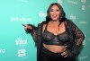 La hermosa y talentosa Lizzo en sexy ropa de encaje