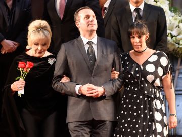 Anel Noreña, José Joel y Marysol Sosa en funeral de José José en 2019