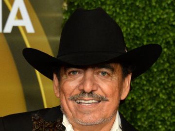 Joan Sebastian lucía muy diferente sin bigote