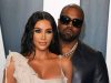 Kanye West fue descubierto usando aún su anillo de casado
