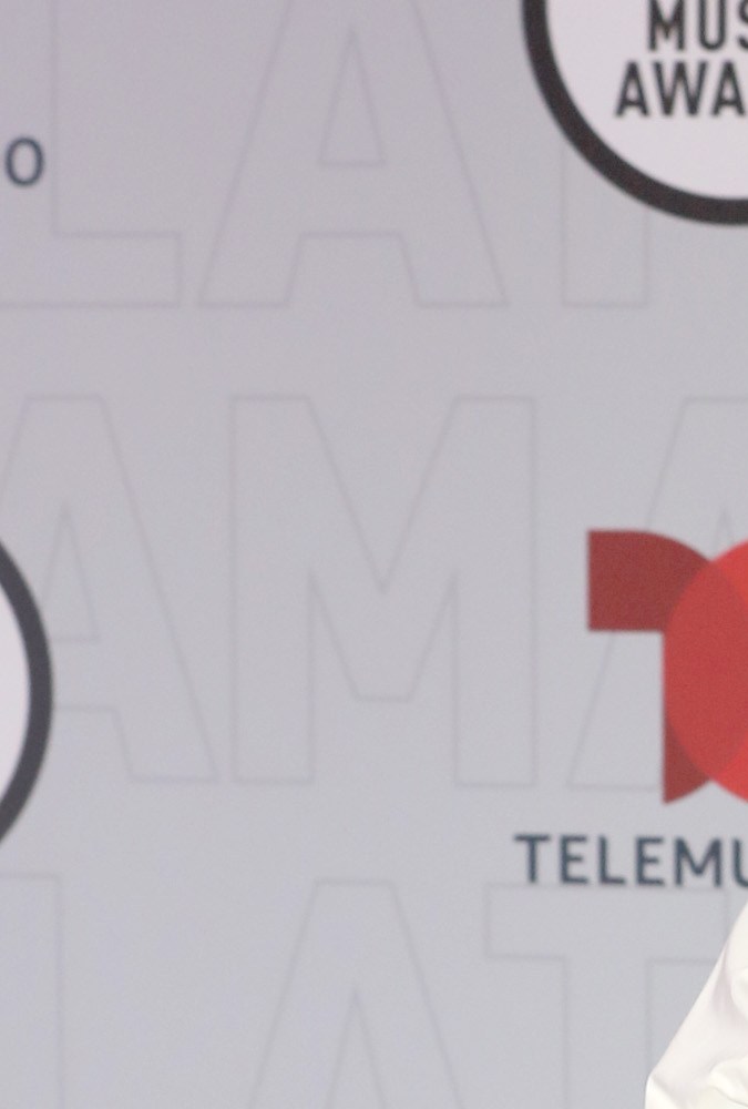Camilo en los Latin AMAs 2021