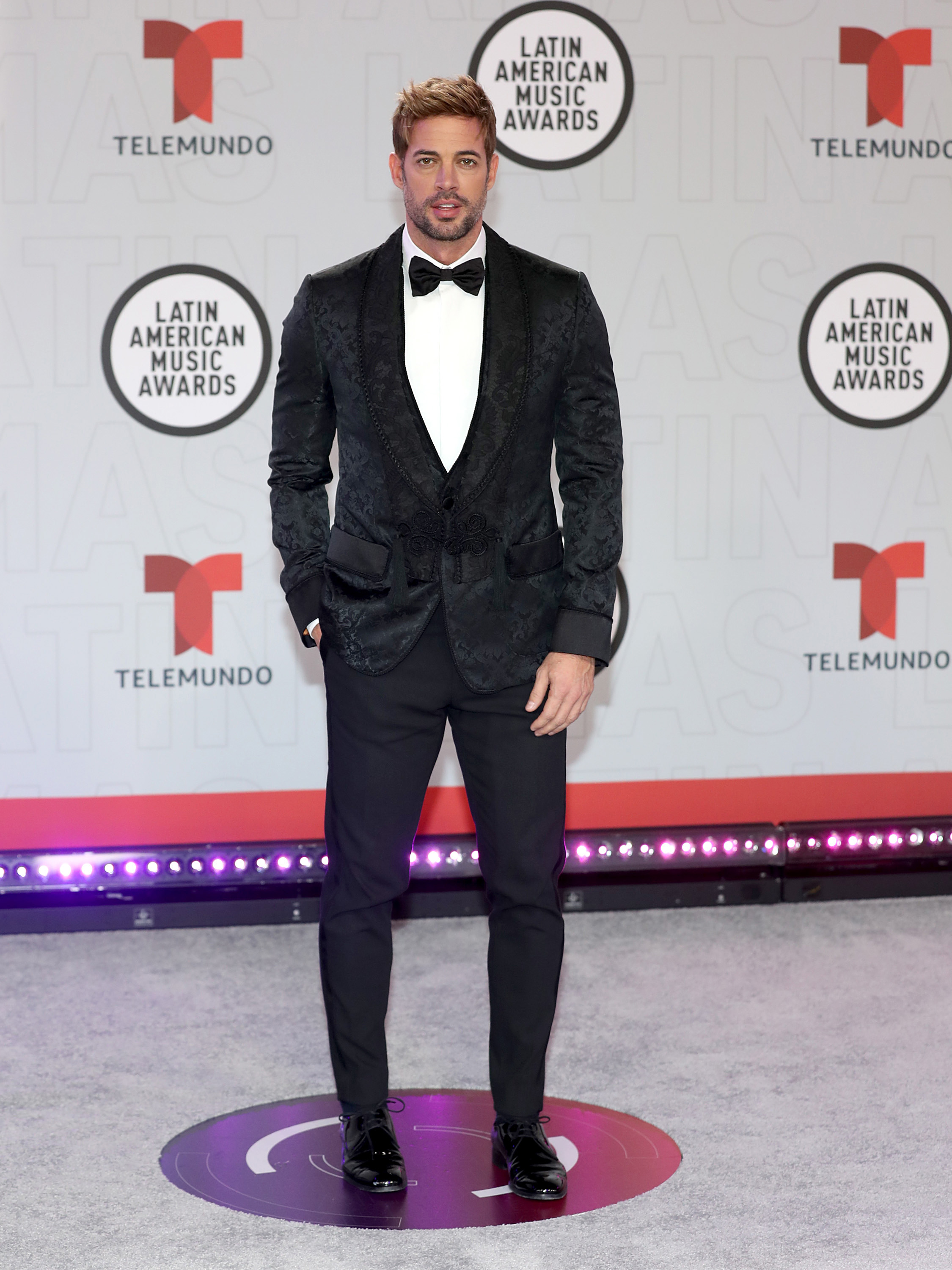 William Levy en los Latin AMAs 2021