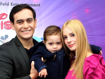 Julian Figueroa, su hijo y su esposa | Mezcalent