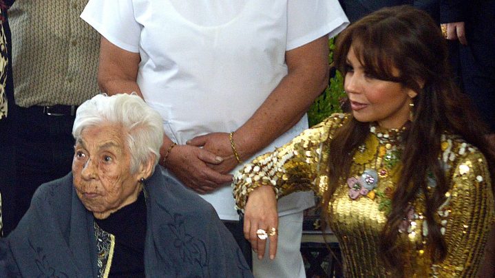 Thalia y su abuelita | Mezcalent