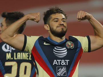 Henry Martin del América en duelo ante Santos Laguna | Manuel Guadarrama/Getty Images