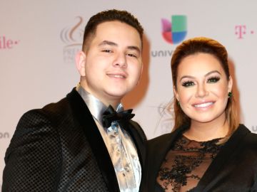 Jhonny López y su hermana Chiquis Rivera | Mezcalent