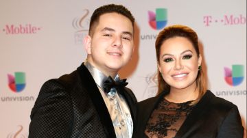 Jhonny López y su hermana Chiquis Rivera | Mezcalent