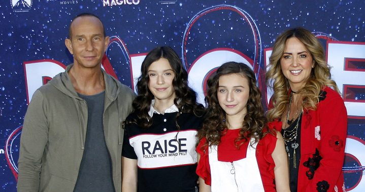 Erik Rubín y su familia junto a Andrea Legarreta | Mezcalent