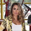 Ninel Conde posando con un elegante atuendo | Mezcalent