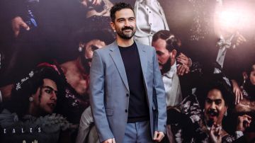 Alfonso Herrera en la alfombra roja de la cinta "El Baile de los 41" | Mezcalent