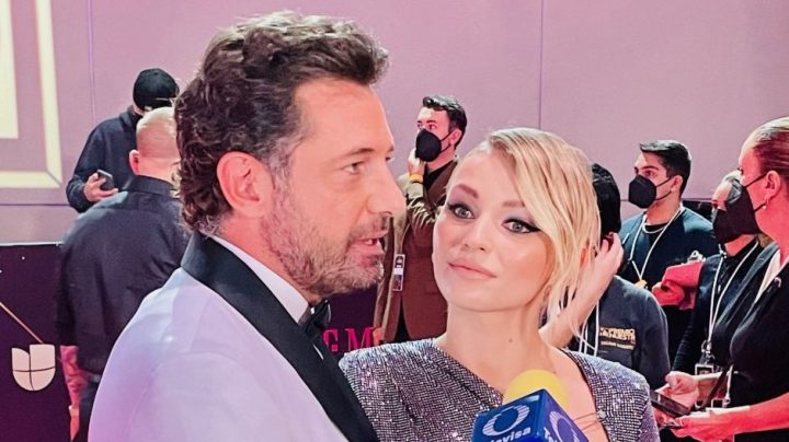 Gabriel Soto e Irina Baeva en la alfombra roja de los Premios TvyNovelas | Mezcalent