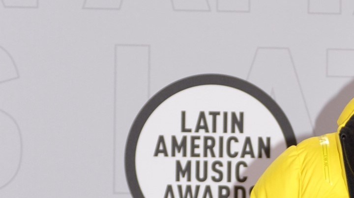 El Alfa en los AMAs 2021 | Mezcalent