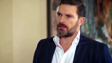 Julián Gil en ¿Qué le pasa a mi familia? | Mezcalent