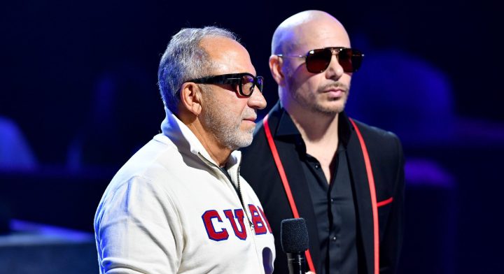 Emilio Estefan y Pitbull | Jason Koerner/Getty Images for Univision