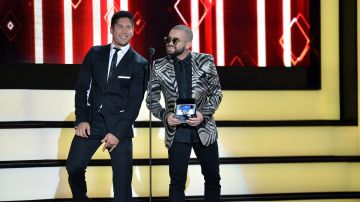 Chino y Nacho en Premios Tu Mundo | Jason Koerner/Getty Images
