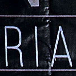 Fabiola Campomanes en alfombra roja de la obra de teatro Invencible | Mezcalent