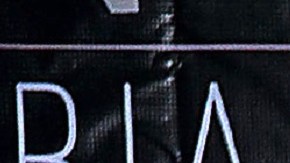 Fabiola Campomanes en alfombra roja de la obra de teatro Invencible | Mezcalent